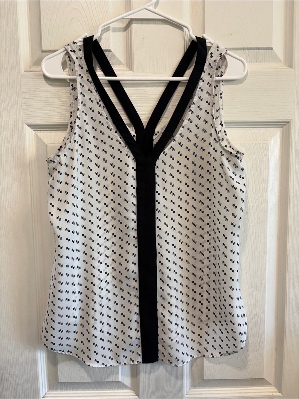 Candie's White Sleeveless V-Neck Tank with Black Trim and Bow Print